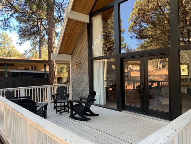 Building Photo - 1120 N Gila Dr