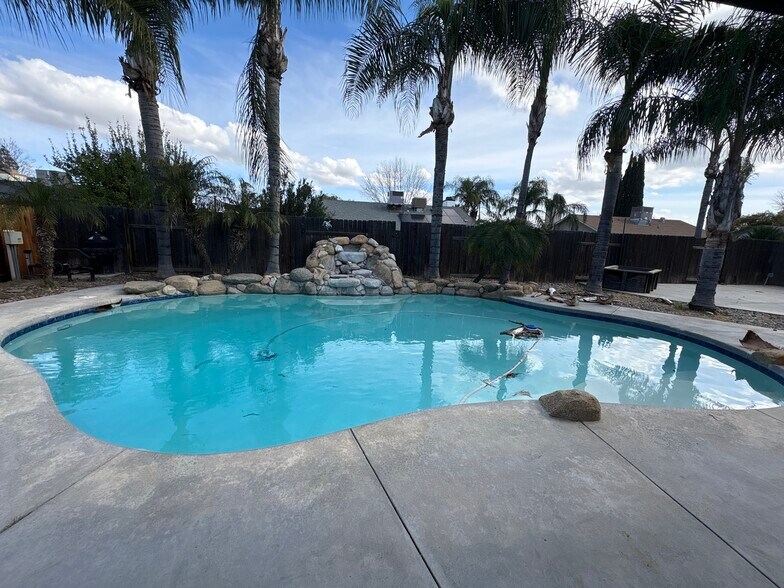 Building Photo - 3800 Collier St