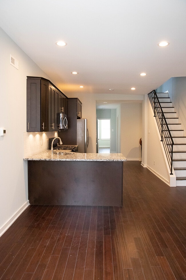 Building Photo - 1723 Monument St