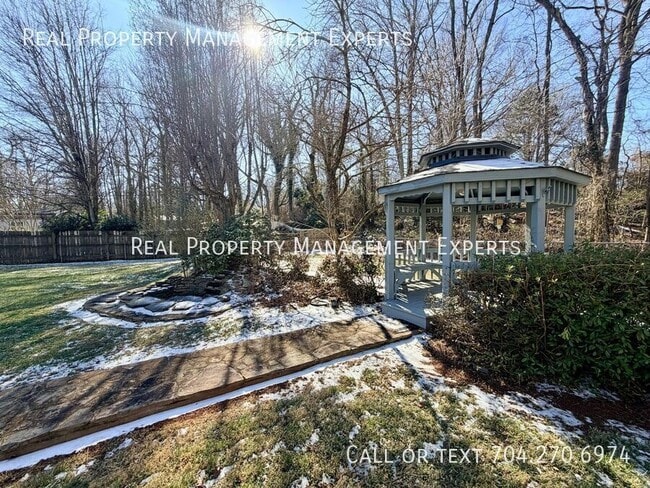 Building Photo - 10109 Windrift Rd