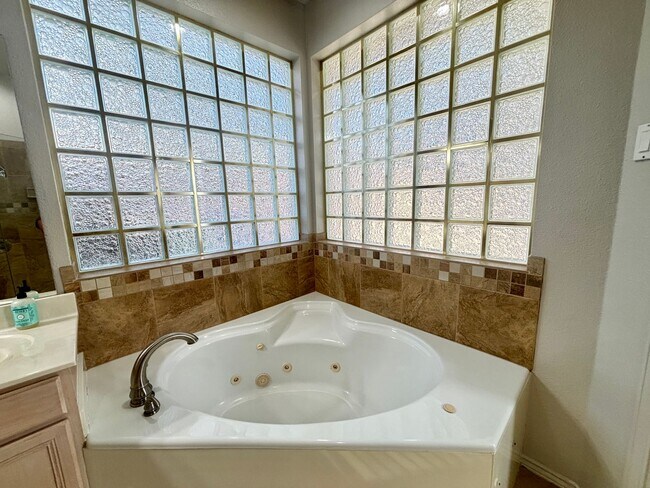 Building Photo - 4-Bed Home in Gated Community with Amenities