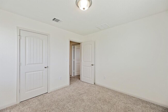 Building Photo - 108 Schuster Ct