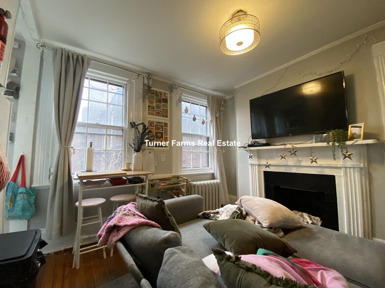 Building Photo - 5 Champney Pl