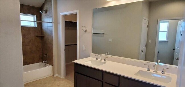 Building Photo - 163 Heather Glen Way