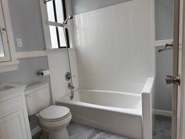 Building Photo - 1175 Clay St