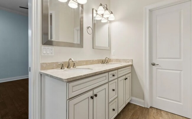 Building Photo - 4 Bed/3 Bath Coastal Beauty!
