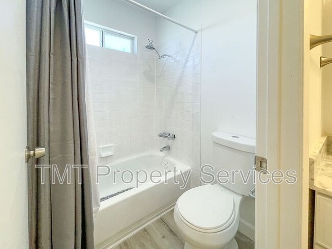 Building Photo - 8611 Acapulco Way