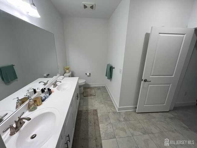 Building Photo - 826 Stiller Ln