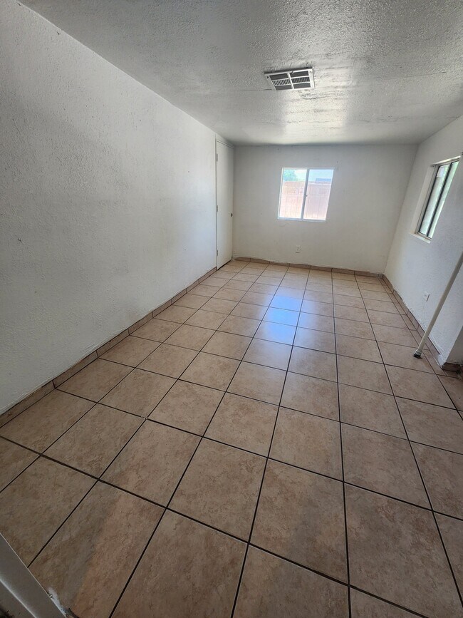 Building Photo - 6995 E Lurlene Dr