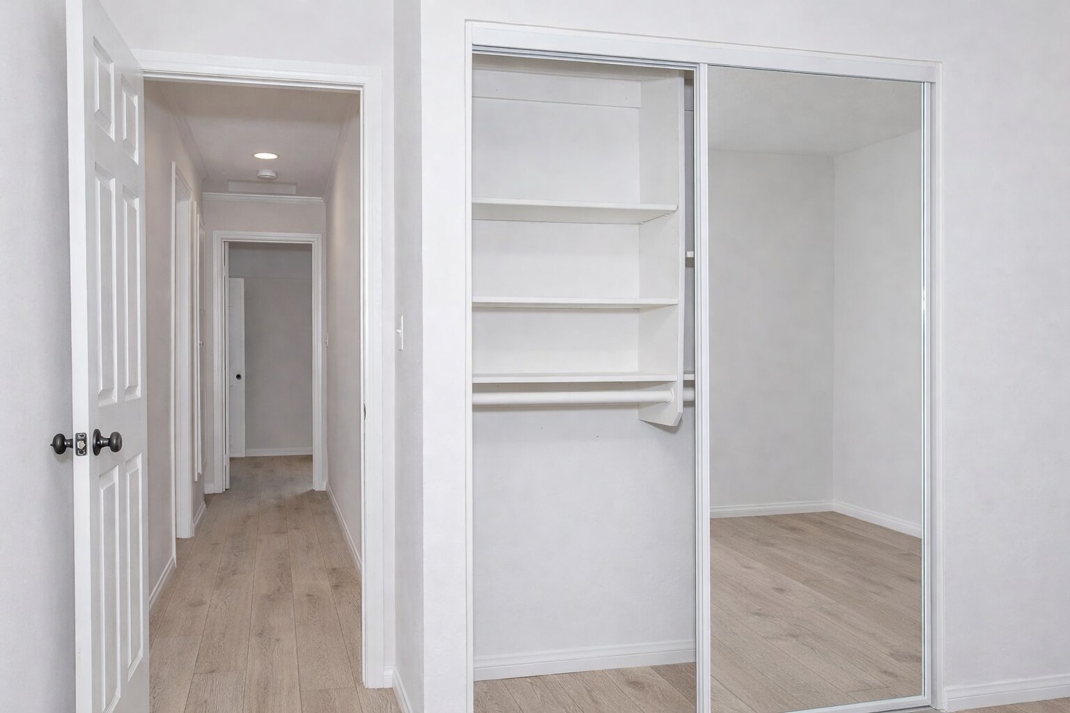 Building Photo - 639 Calle Tulipan