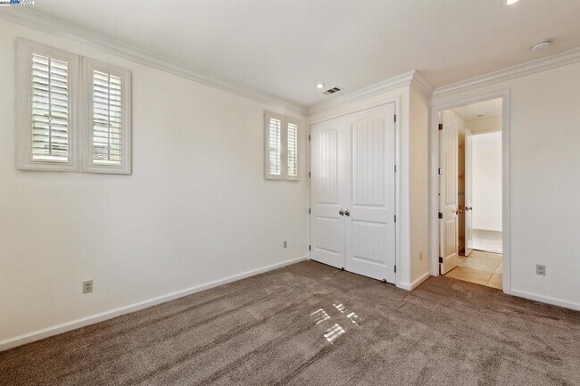 Building Photo - 2131 Chamomile Ct