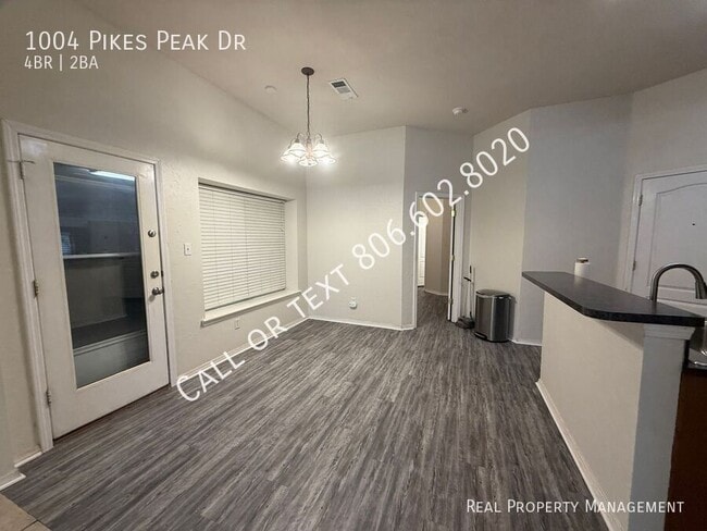 Building Photo - 1004 Pikes Peak Dr