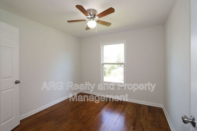 Building Photo - 1095 Ira St SW