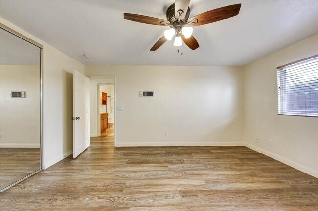 Building Photo - 792 Avocado Ave