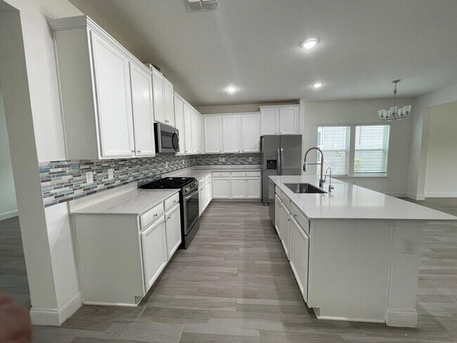 Building Photo - 182 Pine Candle Way