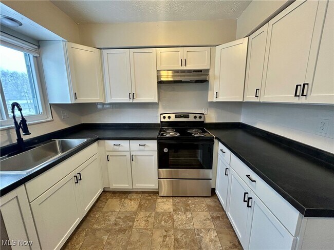 Building Photo - 4169 Vira Rd