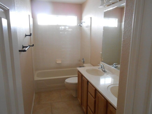 Building Photo - Beautiful 3 Bedroom home in Henderson