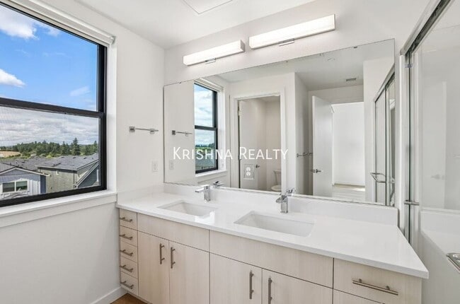 Building Photo - 7650 NW 170th Ave