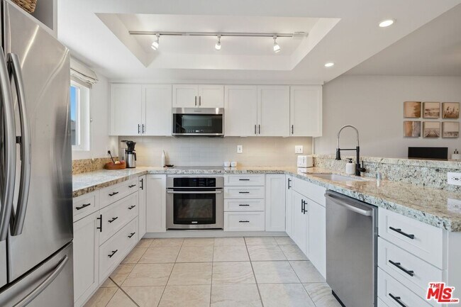 Building Photo - 2112 Warfield Ave