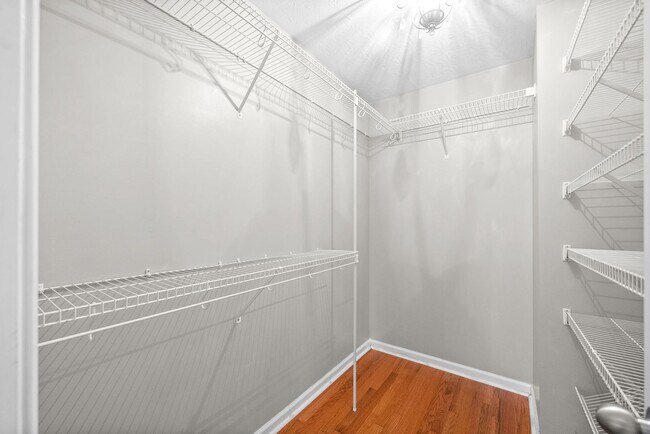 Building Photo - Pet Friendly Three Bedroom with Bonus!