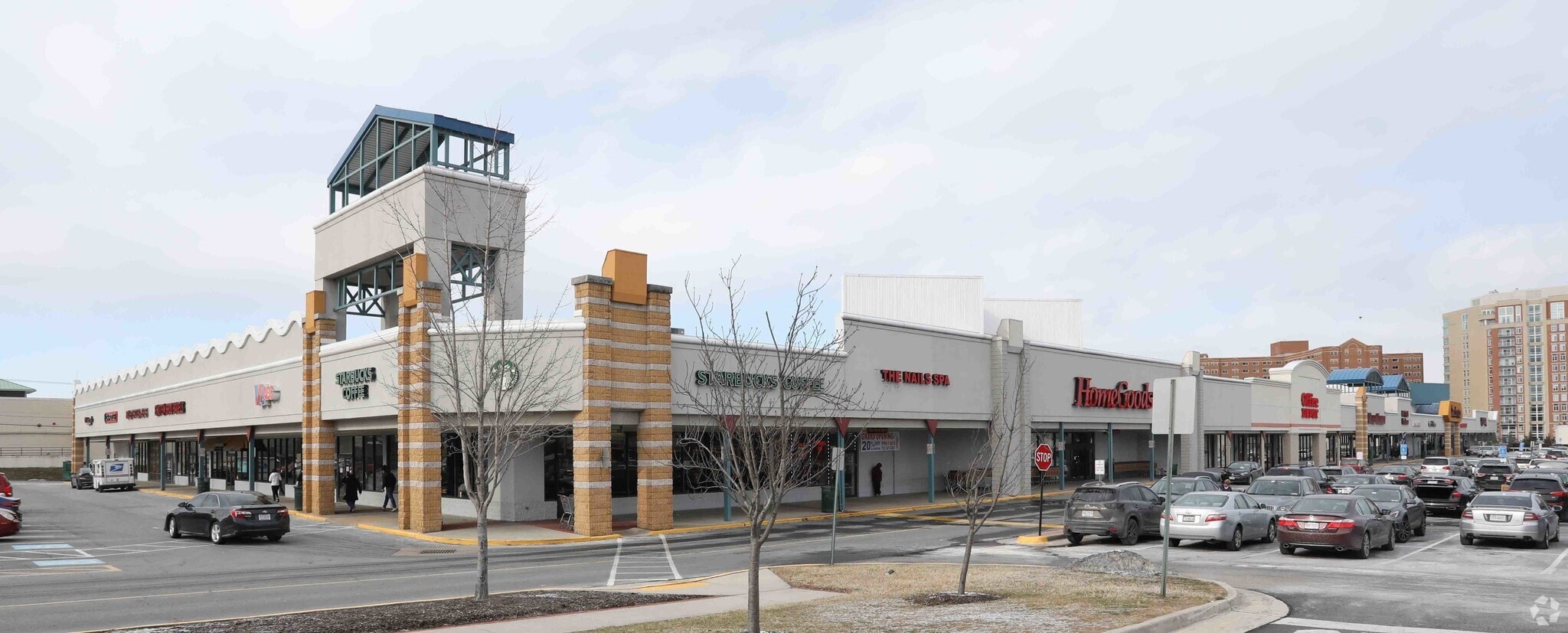 10-minute walk to shopping center - Starbucks, Giant, HomeGoods, TJ Maxx, World Market, Office Depot - 5505 Seminary Rd