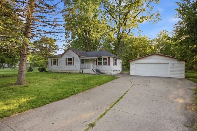 Building Photo - 2124 Bernice Ave