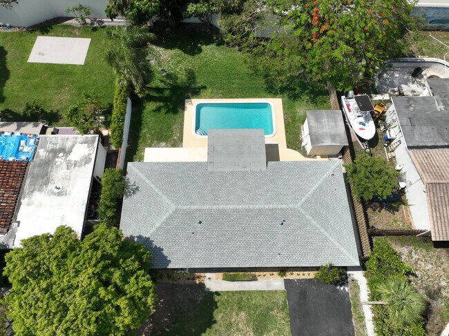 Building Photo - 10 Forest Hills Ln