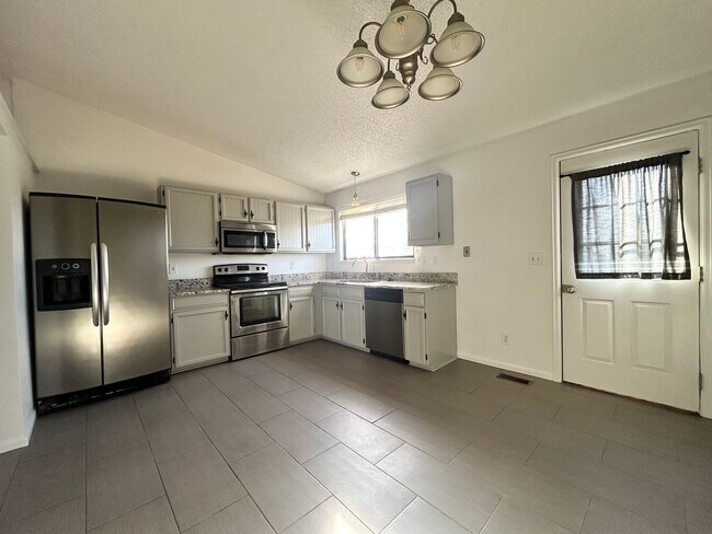 Building Photo - Completely Remodeled Home for Rent in Northwest Longmont