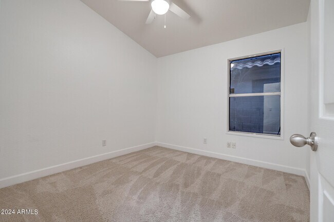 Building Photo - 2203 E Crest Ln