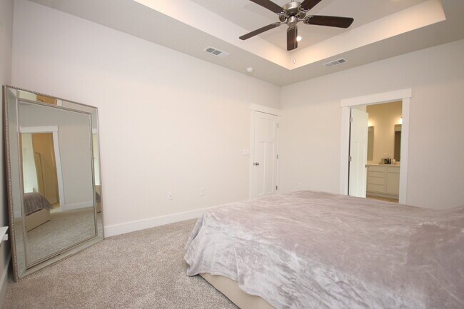 Building Photo - Don’t Miss This 4BR Avalon Home — Modern Interior, Open Floor Plan & Access to Pool, Volleyball &...