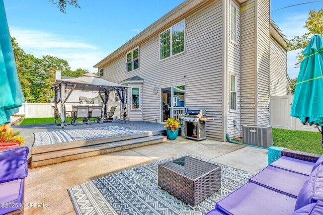 Building Photo - Spacious 4BR Colonial with Garage & Pool