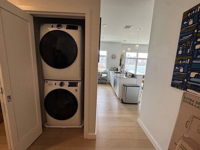 Building Photo - 1 Lisbon St