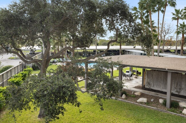 Building Photo - 4600 Ocean Dr