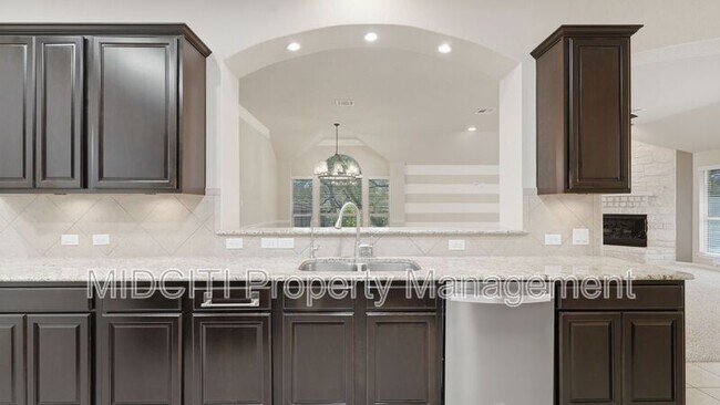 Building Photo - 842 Santa Cruz Ln