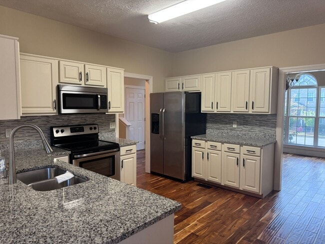 Building Photo - Great 4BR home near Brentwood