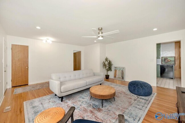 Building Photo - 1610 Chapman Ave NE