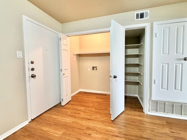 Building Photo - 3063 Olympia Dr