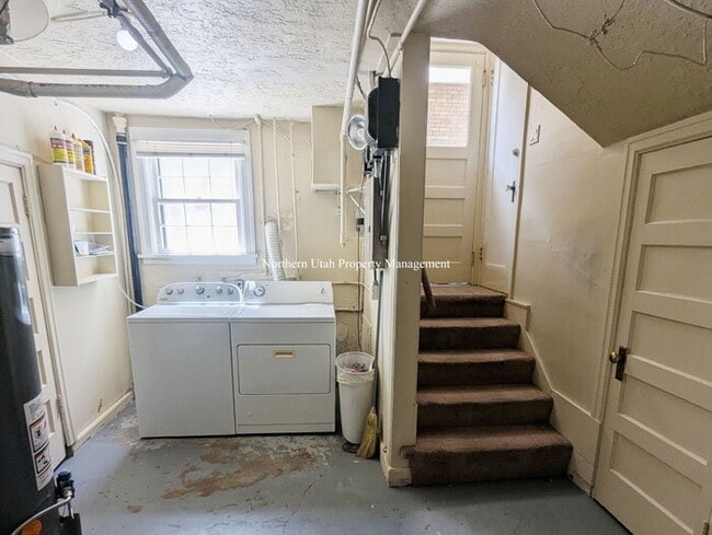 Building Photo - 2 Bed 1 Bath