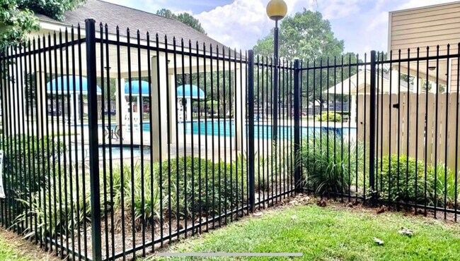 Building Photo - 14322 Village Birch St