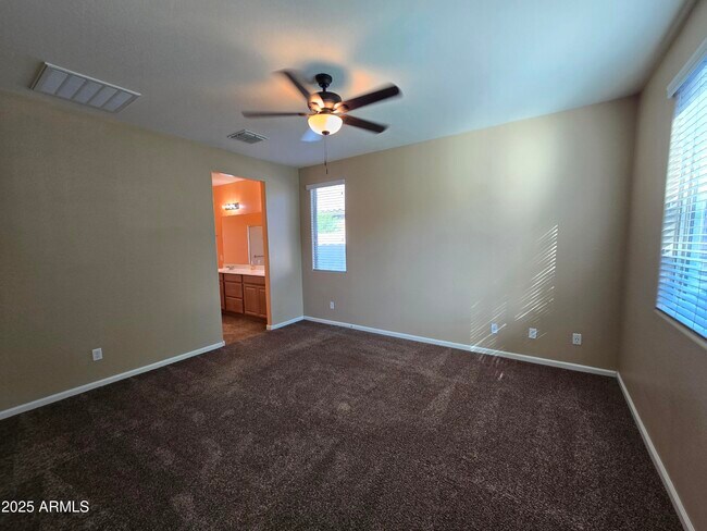 Building Photo - 851 E Aberdeen Dr