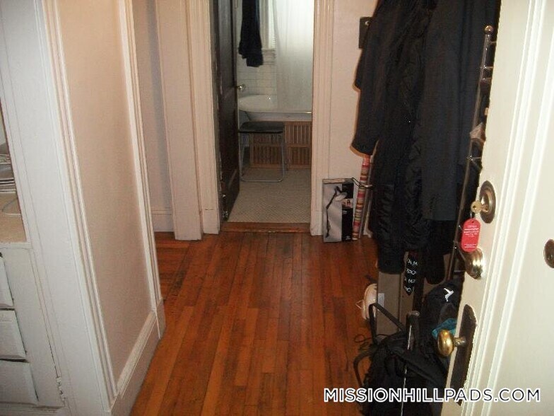 Building Photo - 49 Worthington St