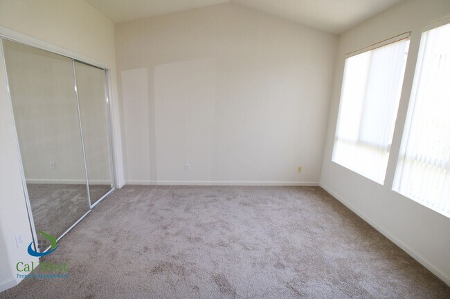 Building Photo - $3,695 - Spacious 2 Bedroom, 2.5 bath tri-level townhouse near Communication Hill in Lancaster Gates