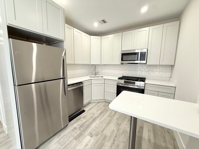 Primary Photo - 10 Cawfield St