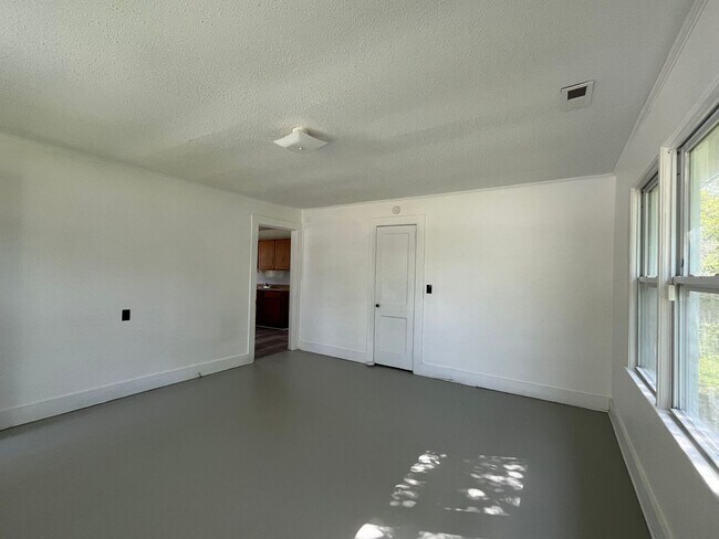 Building Photo - Close to everything!