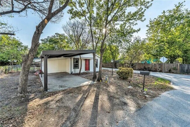 Building Photo - 2707 Cliff St