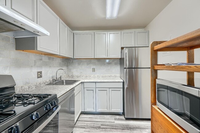 Building Photo - 14 Mountbatten Ct