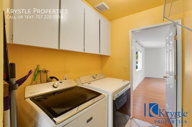 Building Photo - ** SPECIAL OFFER! - Delightful Vallejo Hom...