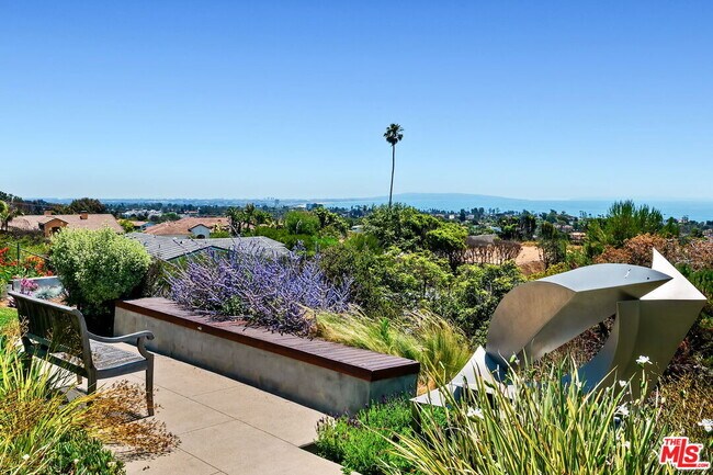 Building Photo - 1166 Las Pulgas Pl