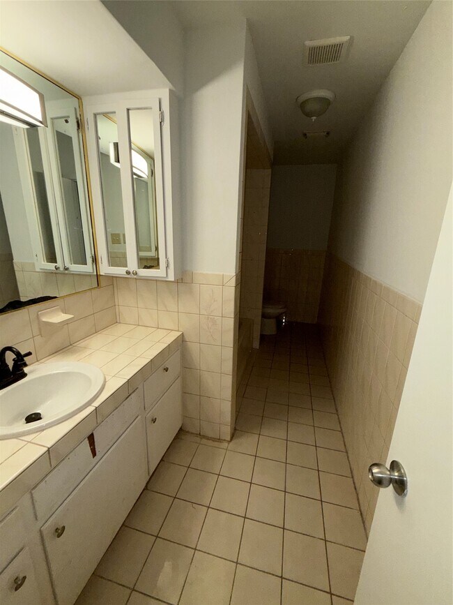 Building Photo - 1803 Tidwell Ln