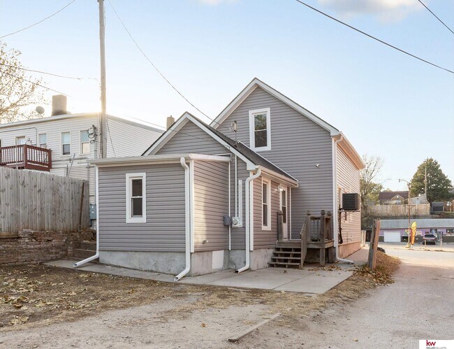 Building Photo - 2417 S 13th St